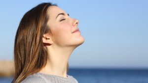 Hít thở sâu là cách giảm stress tự nhiên hiệu quả