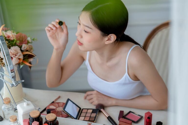 Hướng dẫn makeup cho da dầu mụn an toàn, lâu trôi