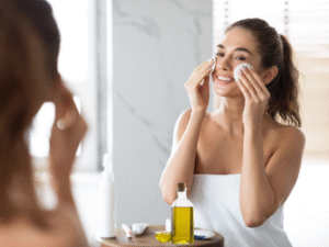 Sử dụng dầu tự nhiên là cách làm sạch da mặt không cần sữa rửa mặt được nhiều chị em áp dụng
