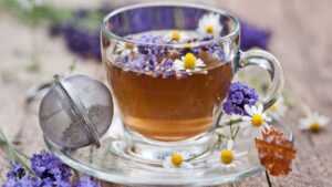 Trà thảo mộc – thức uống dịu nhẹ, an thần tự nhiên giúp bạn dễ dàng thư giãn và ngủ ngon hơn