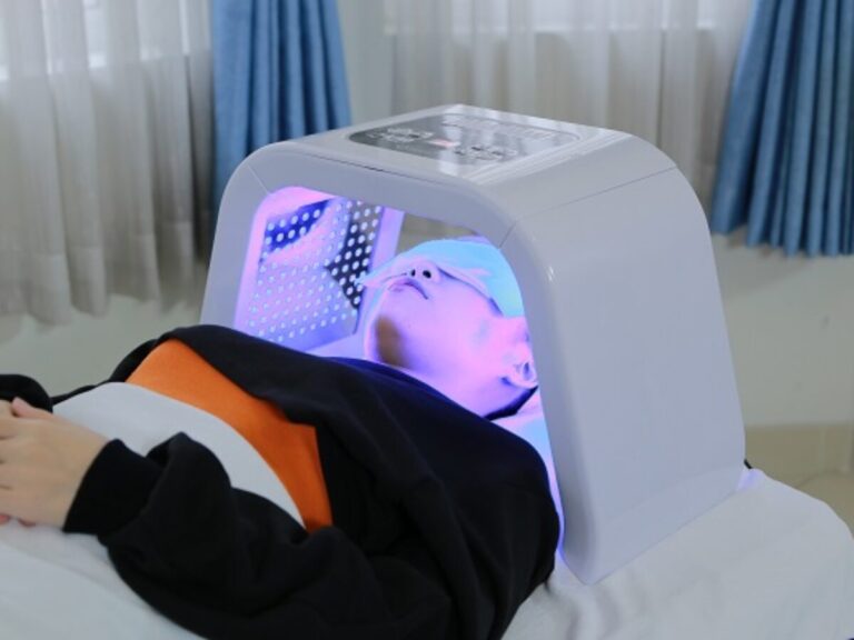 Tất tần tật về phương pháp điều trị mụn bằng ánh sáng sinh học